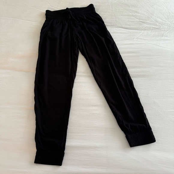 Aritzia Sunday Best Black Joggers - Picture 3 of 11